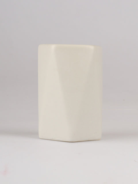 Monochrome Candle Coconut & Amber 5.6 OZ