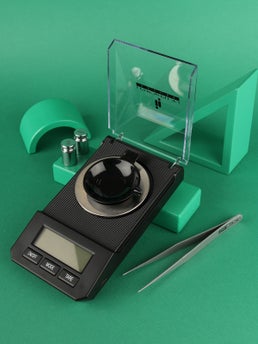 The Black Collection- Hippo 2000g X 0.1g Digital Scale